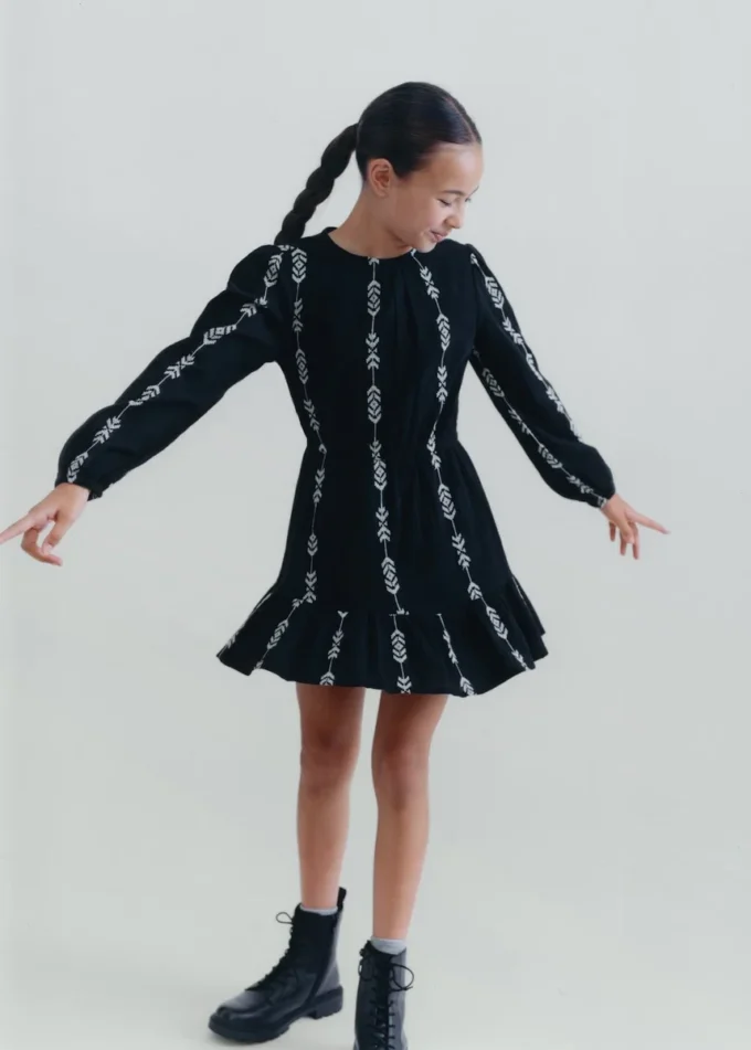 Besticktes Volantkleid