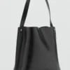 Beuteltasche mit Metalldetails Beuteltasche mit Metalldetails