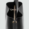 Beuteltasche mit Metalldetails Beuteltasche mit Metalldetails