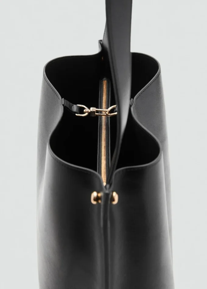 Beuteltasche mit Metalldetails Beuteltasche mit Metalldetails
