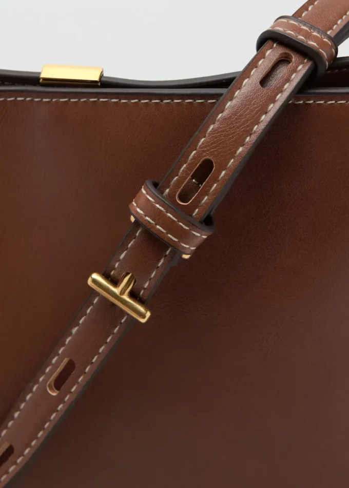 Beuteltasche mit Metalldetails Beuteltasche mit Metalldetails