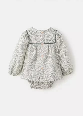 Blumenkleid und Windelüberzug