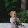 Blumige Latzhose aus Cord