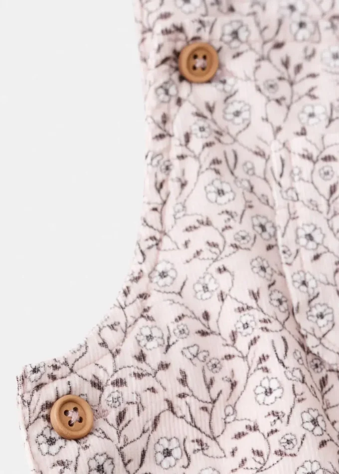 Blumige Latzhose aus Cord