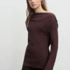 Bluse mit asymmetrischem Ausschnitt Bluse mit asymmetrischem Ausschnitt