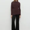 Bluse mit asymmetrischem Ausschnitt Bluse mit asymmetrischem Ausschnitt