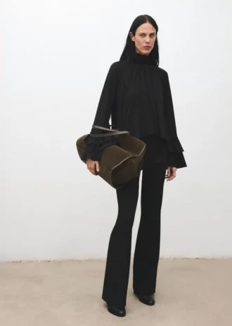 Bluse mit ausgestellten Ärmeln und Rüschen