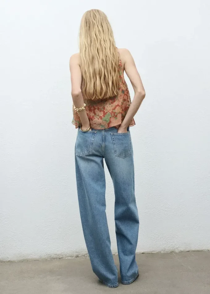 Bluse mit Blumenprint und Falten Bluse mit Blumenprint und Falten