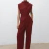 Bluse mit drapiertem Ausschnitt und Gürtel Bluse mit drapiertem Ausschnitt und Gürtel