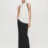Bluse mit drapiertem Kragen und kontrastierender Borte Bluse mit drapiertem Kragen und kontrastierender Borte