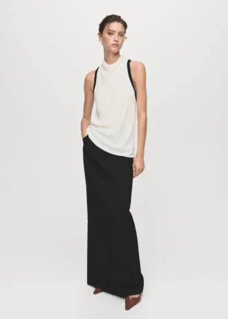 Bluse mit drapiertem Kragen und kontrastierender Borte