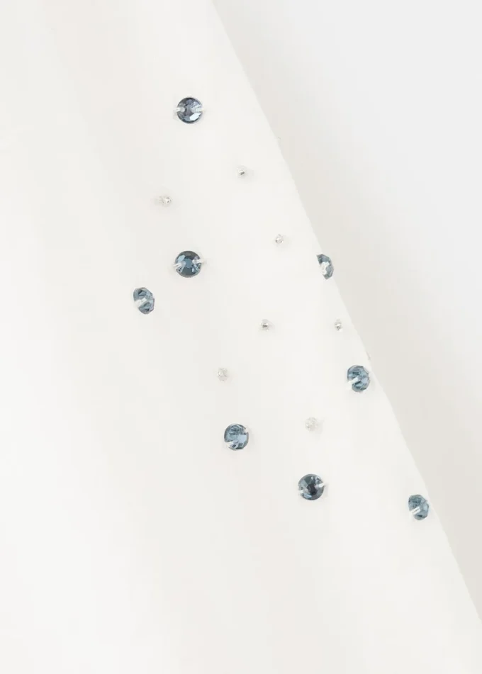 Bluse mit Perlenstickerei Bluse mit Perlenstickerei