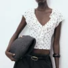 Bluse mit Polka-Dots und Rüschen Bluse mit Polka-Dots und Rüschen