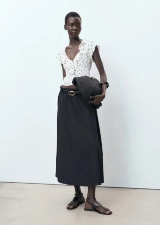 Bluse mit Polka-Dots und Rüschen Bluse mit Polka-Dots und Rüschen