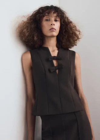 Bluse mit V-Ausschnitt und Schleifen