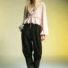 Bluse mit V-Ausschnitt und Spitzenbesatz Bluse mit V-Ausschnitt und Spitzenbesatz