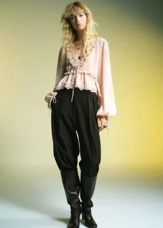 Bluse mit V-Ausschnitt und Spitzenbesatz