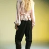 Bluse mit V-Ausschnitt und Spitzenbesatz Bluse mit V-Ausschnitt und Spitzenbesatz