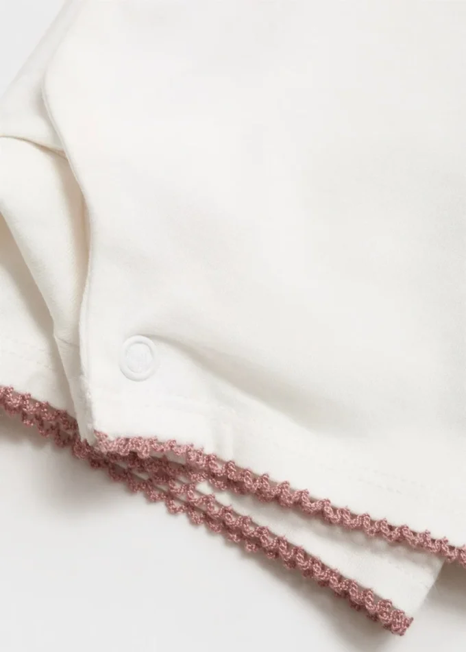 Bodysuit-Pyjama mit Babydoll-Ausschnitt