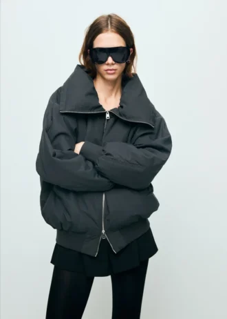 Bomberjacke mit Trichterkragen