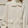 Bouclé-Jacke mit hohem Kragen Bouclé-Jacke mit hohem Kragen