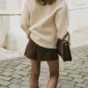 Bouclé-Jacke mit hohem Kragen Bouclé-Jacke mit hohem Kragen