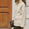 Bouclé-Jacke mit hohem Kragen Bouclé-Jacke mit hohem Kragen