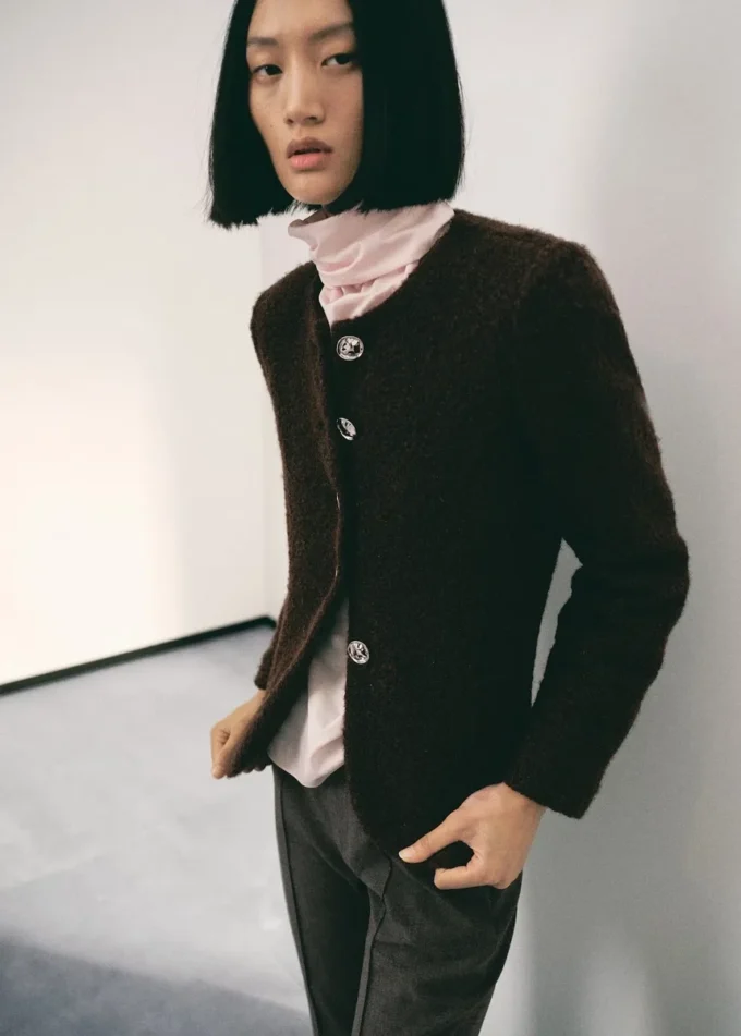 Bouclé-Jacke mit Schmuckknöpfen Bouclé-Jacke mit Schmuckknöpfen