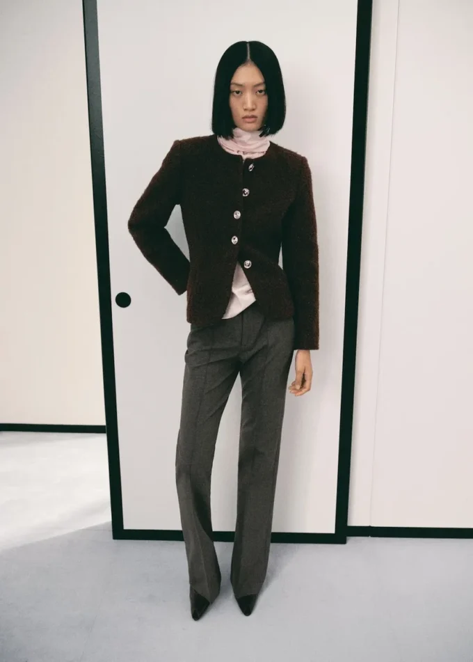 Bouclé-Jacke mit Schmuckknöpfen Bouclé-Jacke mit Schmuckknöpfen