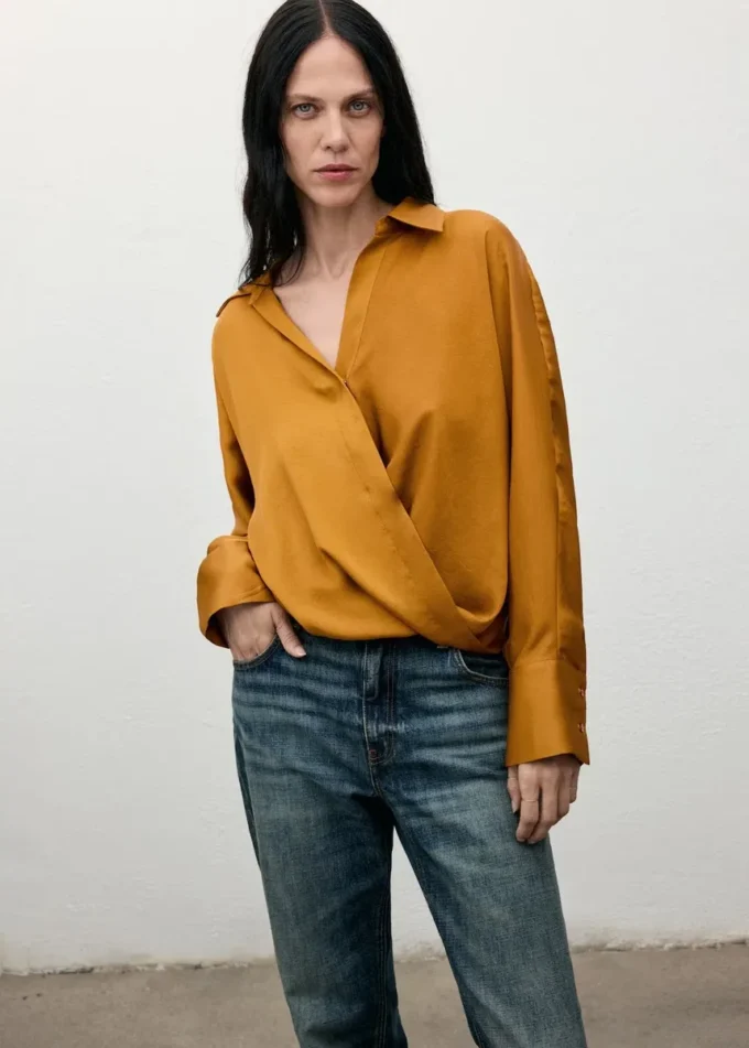 Crossover-Bluse aus Satin