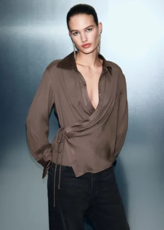 Crossover-Bluse aus Satin