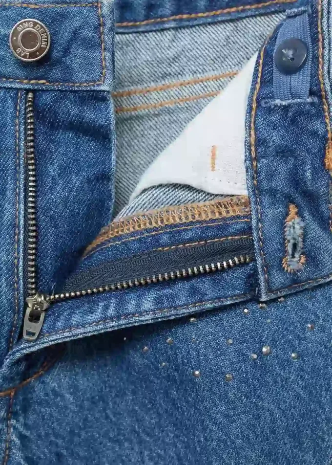 Culotte-Jeans mit Strasssteinen Culotte-Jeans mit Strasssteinen