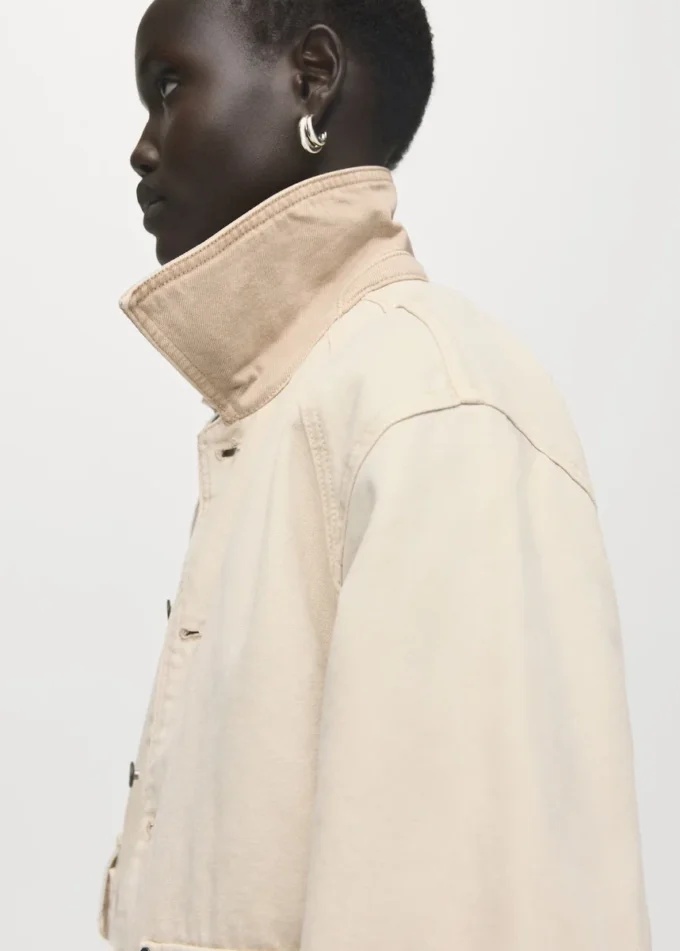 Denim-Barnjacke mit kontrastierendem Kragen Denim-Barnjacke mit kontrastierendem Kragen