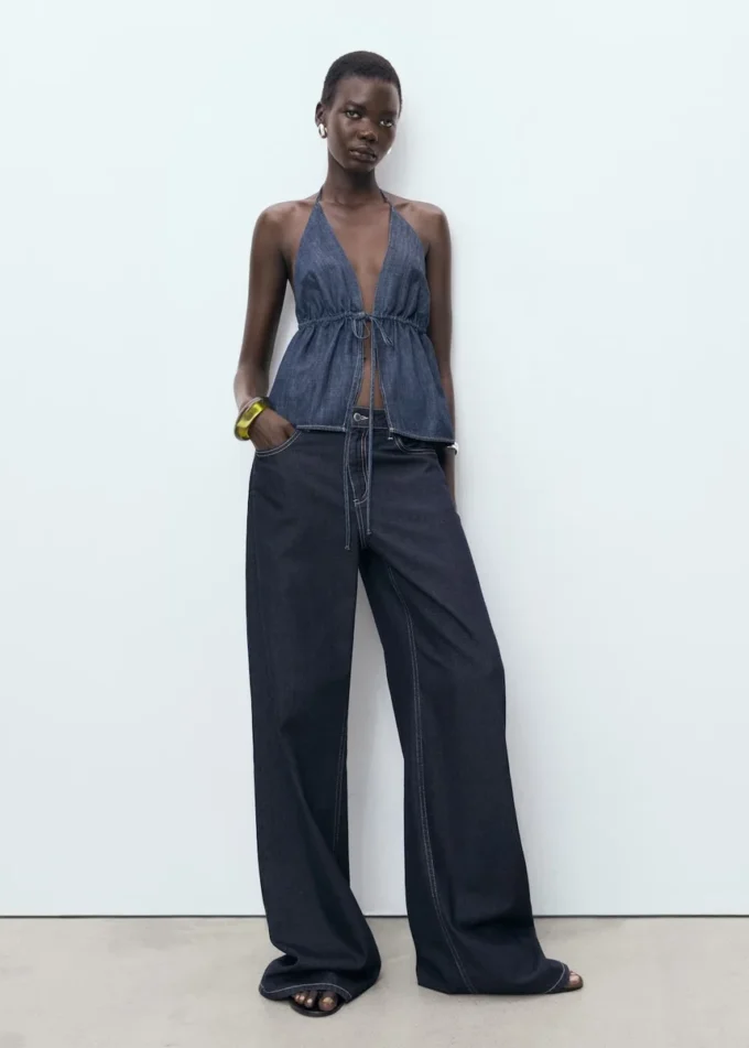 Denim-Oberteil mit V-Ausschnitt und Schleife Denim-Oberteil mit V-Ausschnitt und Schleife