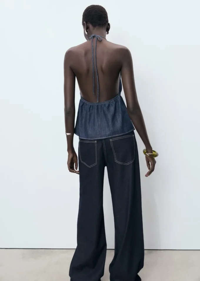 Denim-Oberteil mit V-Ausschnitt und Schleife Denim-Oberteil mit V-Ausschnitt und Schleife