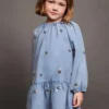 Denimkleid mit Blumenstickerei Denimkleid mit Blumenstickerei