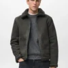 Doppelseitige Jacke mit Details aus Schaffell Doppelseitige Jacke mit Details aus Schaffell