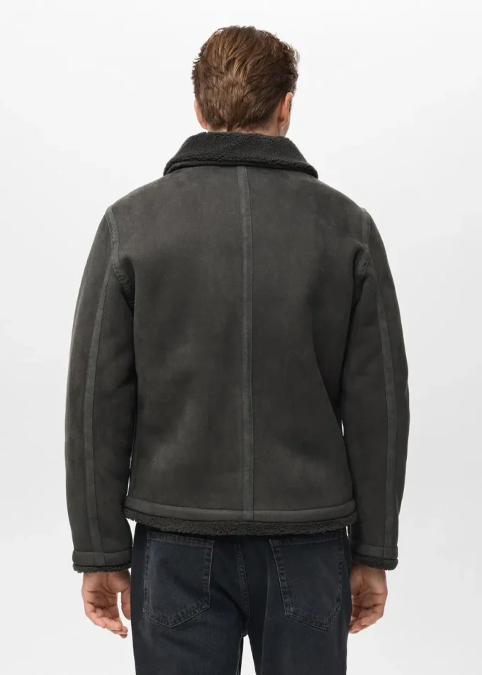 Doppelseitige Jacke mit Details aus Schaffell Doppelseitige Jacke mit Details aus Schaffell