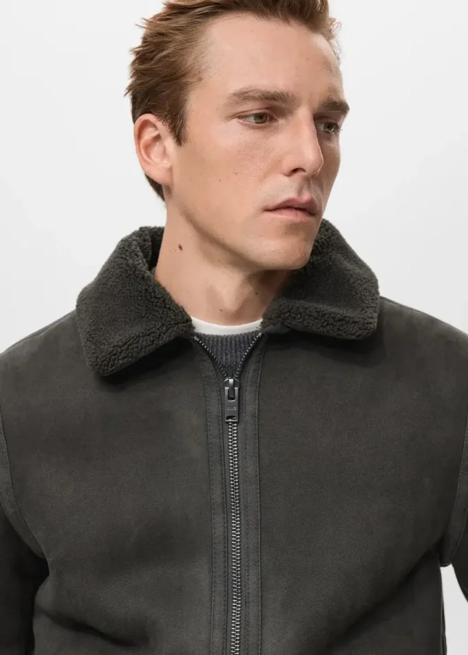 Doppelseitige Jacke mit Details aus Schaffell Doppelseitige Jacke mit Details aus Schaffell
