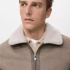 Doppelseitige Jacke mit Details aus Schaffell Doppelseitige Jacke mit Details aus Schaffell