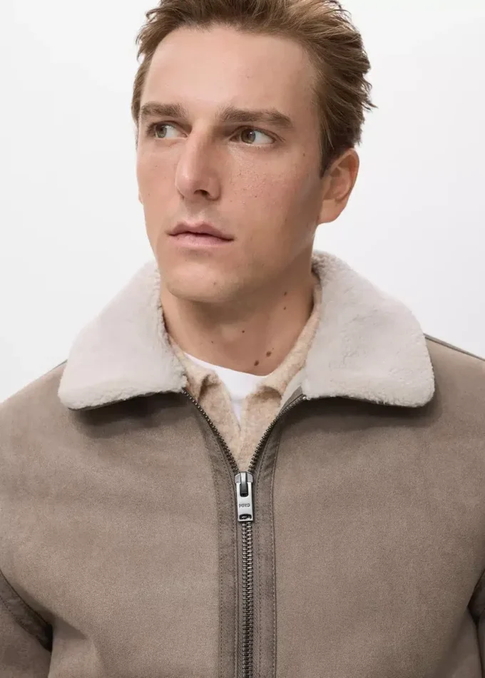 Doppelseitige Jacke mit Details aus Schaffell Doppelseitige Jacke mit Details aus Schaffell