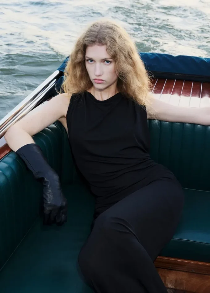 Drapiertes Kleid mit metallischen Details