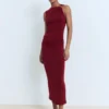 Drapiertes Kleid mit Schmuckdetails