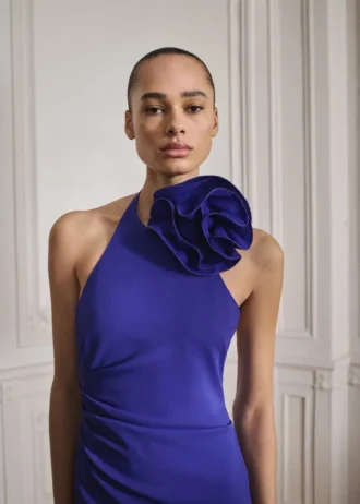 Drapiertes Neckholder-Kleid mit Blumenmotiv