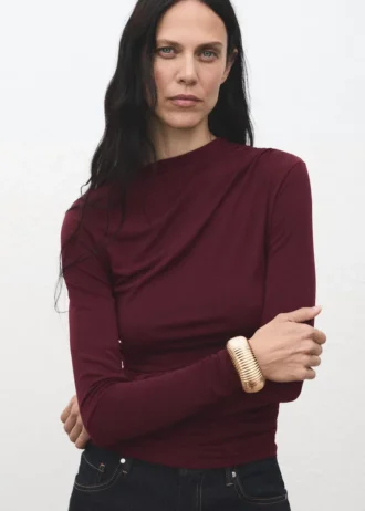 Drapiertes, tailliertes T-Shirt