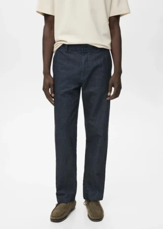 Dunkelblaue Jeans mit gerader Passform