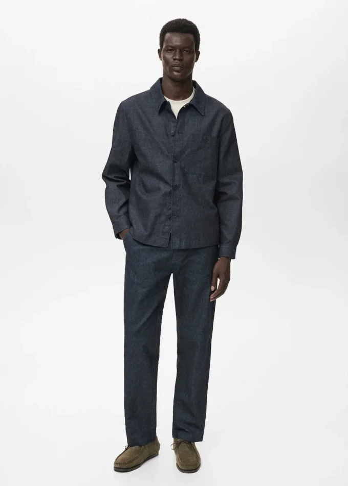 Dunkelblaue Jeans mit gerader Passform Dunkelblaue Jeans mit gerader Passform