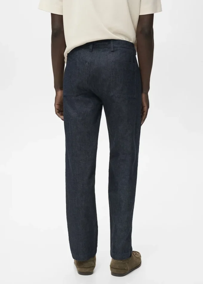 Dunkelblaue Jeans mit gerader Passform Dunkelblaue Jeans mit gerader Passform