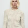 Durchbrochen gestrickter Pullover mit Blumenmuster Durchbrochen gestrickter Pullover mit Blumenmuster