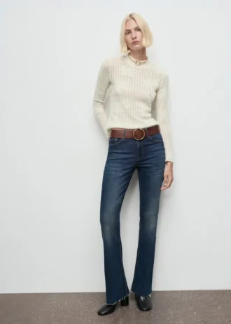 Durchbrochen gestrickter Pullover mit Blumenmuster